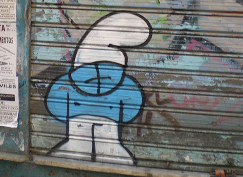 Street art à Séville - un schtroumpf